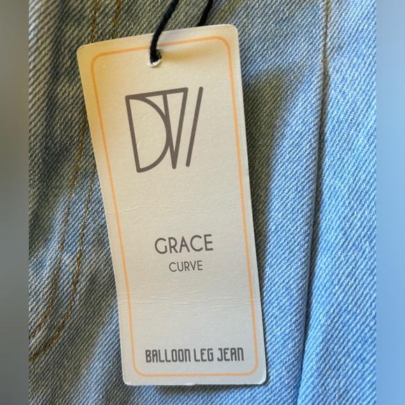 DTT (Don’t Think Twice) Grace balloon jeans in light blue NWT - Picture 5 of 8
